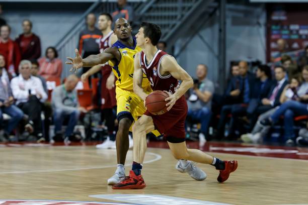 决定性的正 决定性的正